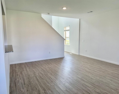 16530 Pine Arrow Drive - Photo Thumbnail 12