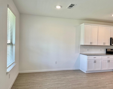 16530 Pine Arrow Drive - Photo Thumbnail 11