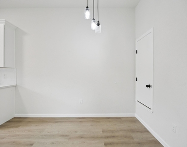301 Cartersville Street - Photo Thumbnail 5