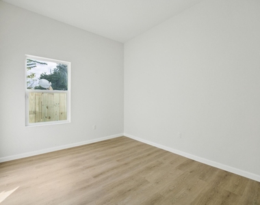 301 Cartersville Street - Photo Thumbnail 15