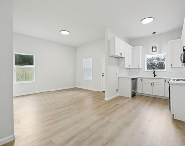 301 Cartersville Street - Photo Thumbnail 4