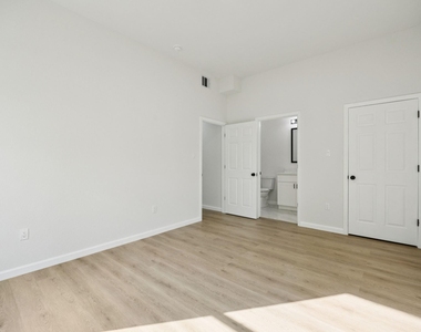 301 Cartersville Street - Photo Thumbnail 8