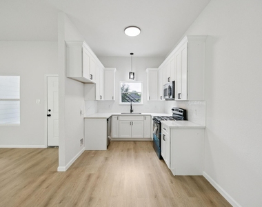 301 Cartersville Street - Photo Thumbnail 3