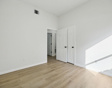 301 Cartersville Street - Photo Thumbnail 9