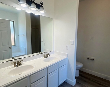 15822 Lost Anchor Way Lane - Photo Thumbnail 11