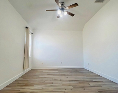 15822 Lost Anchor Way Lane - Photo Thumbnail 9