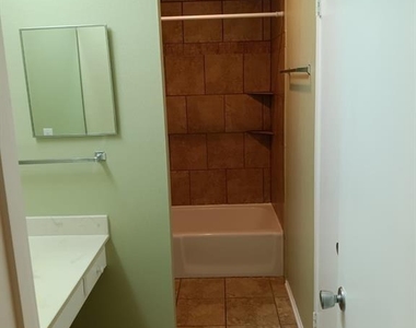 12500 Melville Drive - Photo Thumbnail 11