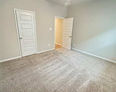3435 Dry Creek Dr - Photo Thumbnail 3