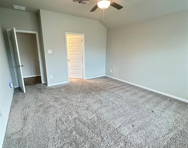 3435 Dry Creek Dr - Photo Thumbnail 5
