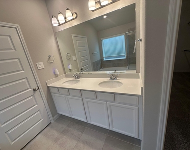 3435 Dry Creek Dr - Photo Thumbnail 4