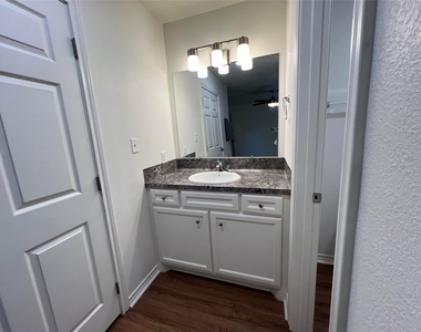 1231 Sycamore Avenue - Photo Thumbnail 5