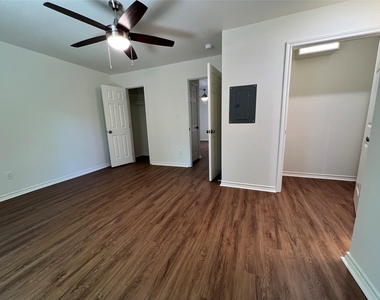 1231 Sycamore Avenue - Photo Thumbnail 8