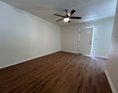 1231 Sycamore Avenue - Photo Thumbnail 9