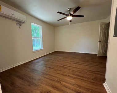 1231 Sycamore Avenue - Photo Thumbnail 6