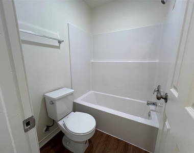 1231 Sycamore Avenue - Photo Thumbnail 4