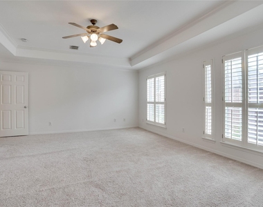 3015 W Park At Fairdale - Photo Thumbnail 12