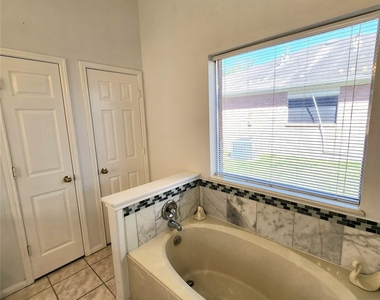 14335 Berrington Drive - Photo Thumbnail 13