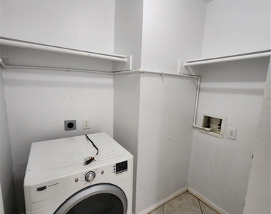 14335 Berrington Drive - Photo Thumbnail 28