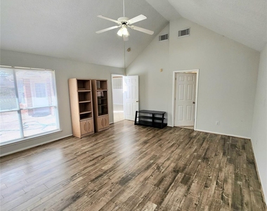 14335 Berrington Drive - Photo Thumbnail 8
