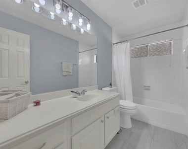 3830 Landon Park Drive - Photo Thumbnail 4