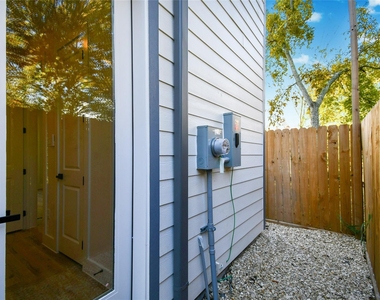 3229 Tuam Street - Photo Thumbnail 8