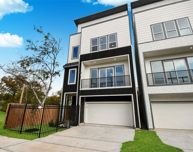 3229 Tuam Street - Photo Thumbnail 3