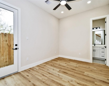 3229 Tuam Street - Photo Thumbnail 6