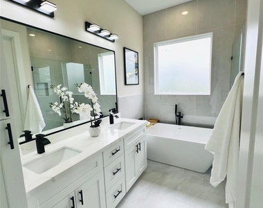 3229 Tuam Street - Photo Thumbnail 25