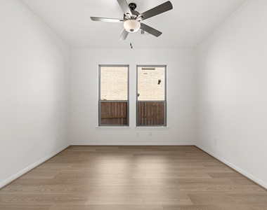 2610 Glacier Point Drive - Photo Thumbnail 14