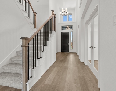 2610 Glacier Point Drive - Photo Thumbnail 13