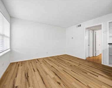 2206 Mason Street - Photo Thumbnail 2