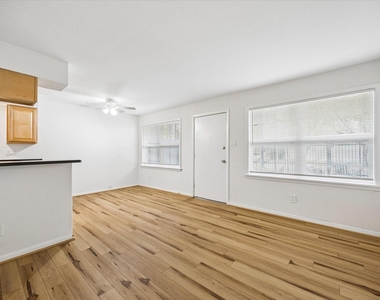 2206 Mason Street - Photo Thumbnail 4