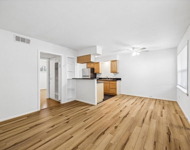 2206 Mason Street - Photo Thumbnail 1