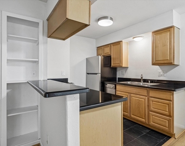 2206 Mason Street - Photo Thumbnail 7