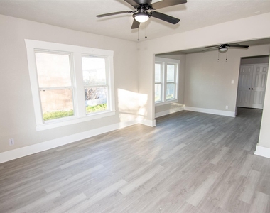 3307 Broadway Street - Photo Thumbnail 2