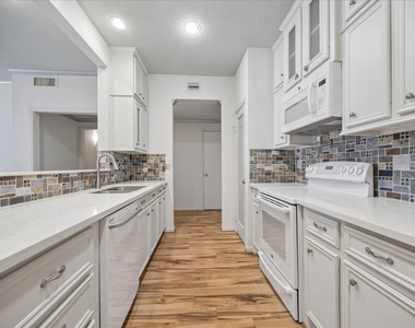 2475 Underwood Street - Photo Thumbnail 4