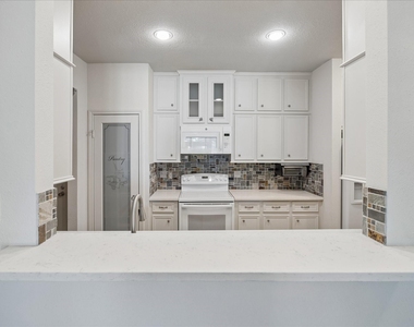 2475 Underwood Street - Photo Thumbnail 8