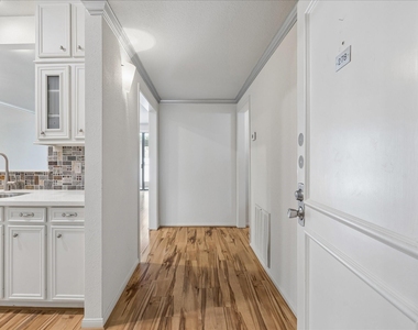 2475 Underwood Street - Photo Thumbnail 2