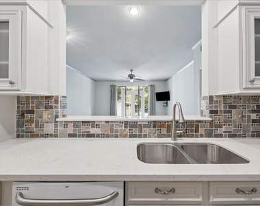2475 Underwood Street - Photo Thumbnail 6