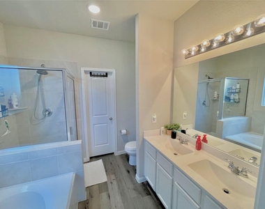 25558 Woodmere Spur Lane - Photo Thumbnail 17