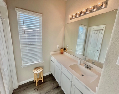 25558 Woodmere Spur Lane - Photo Thumbnail 6