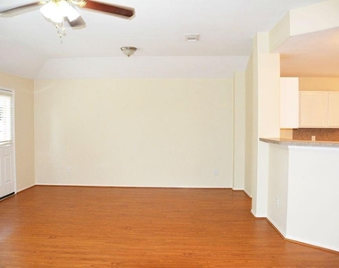 10011 Nw Park Place Drive - Photo Thumbnail 12