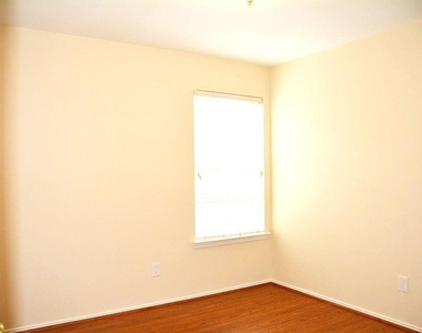 10011 Nw Park Place Drive - Photo Thumbnail 7