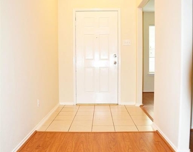 10011 Nw Park Place Drive - Photo Thumbnail 4