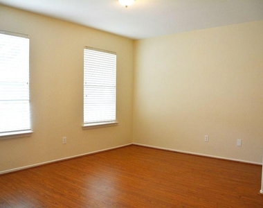 10011 Nw Park Place Drive - Photo Thumbnail 5