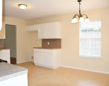 10011 Nw Park Place Drive - Photo Thumbnail 11