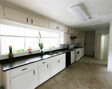 5231 Beechnut Street - Photo Thumbnail 12