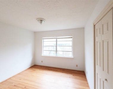 5231 Beechnut Street - Photo Thumbnail 8