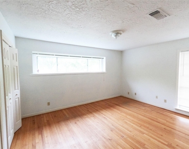 5231 Beechnut Street - Photo Thumbnail 5