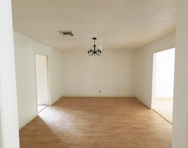 5231 Beechnut Street - Photo Thumbnail 4